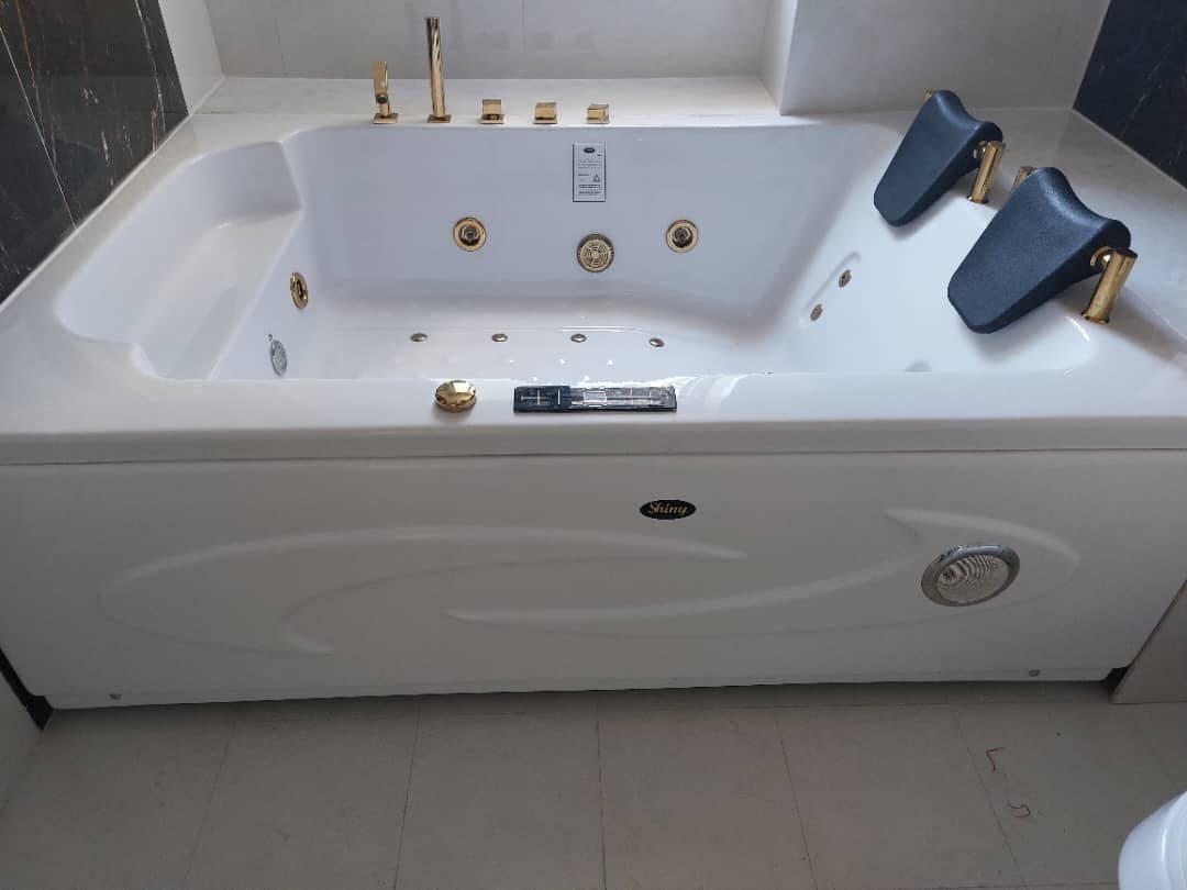 نمونه نصب جکوزی دو نفره شاینی N-JA017 در محل استفاده